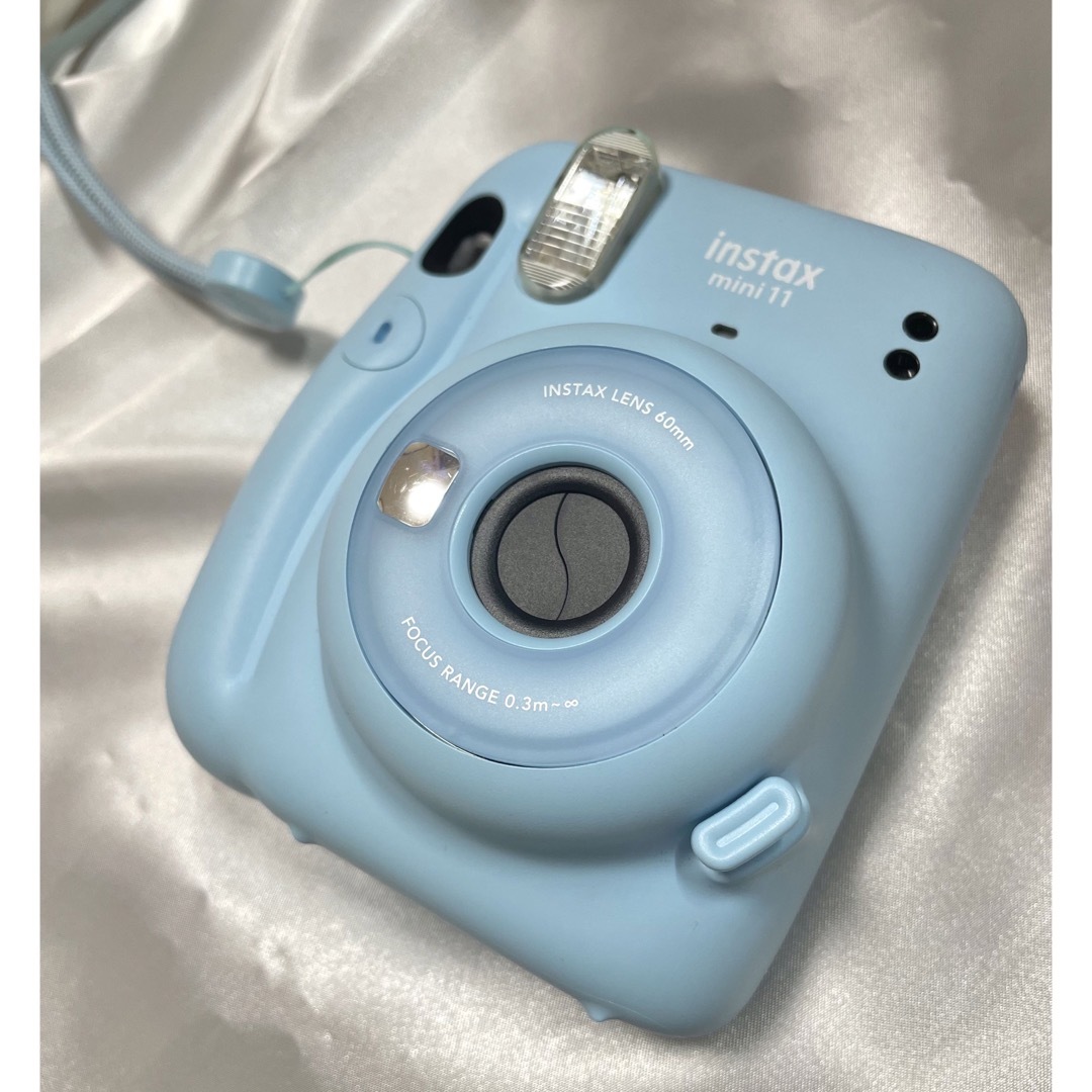 富士フイルム(フジフイルム)のFUJIFILM チェキ　instax mini 11 スカイブルー スマホ/家電/カメラのカメラ(フィルムカメラ)の商品写真