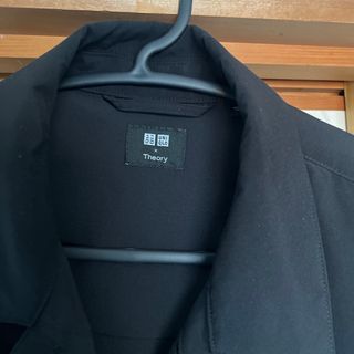 ユニクロ(UNIQLO)のユニクロセオリー黒シャツ(シャツ)