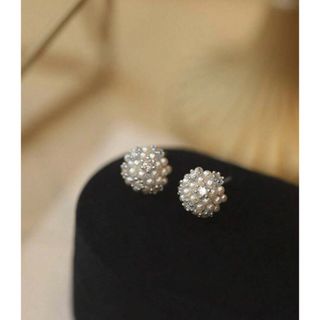 キラキラパールピアス　華奢　キレイめ　小ぶりピアス　アクセサリー(ピアス)