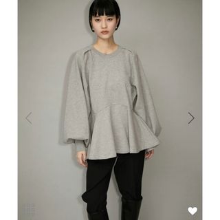 アダムエロぺファム(ADAM ET ROPE' FEMME)の今季完売！アダムエロペ☆サステナブル・WEB限定タックスリーブペプラムスウェット(トレーナー/スウェット)