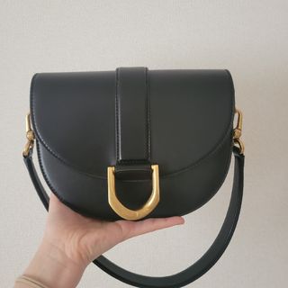 チャールズアンドキース(Charles and Keith)のチャールズ＆キース ガビーヌサドルバッグ(ハンドバッグ)