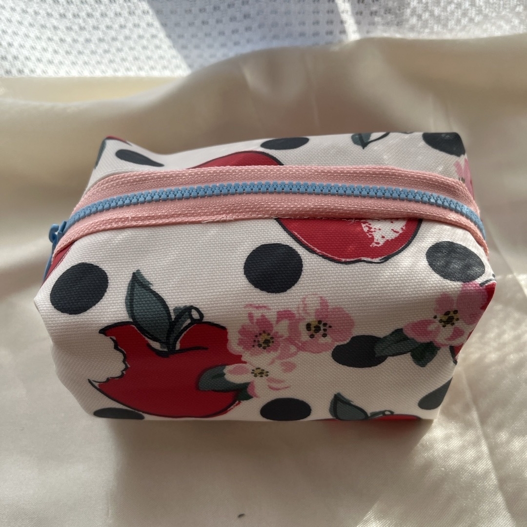 Cath Kidston(キャスキッドソン)のキャスキッドソンハンドメイドboxポーチ レディースのファッション小物(ポーチ)の商品写真