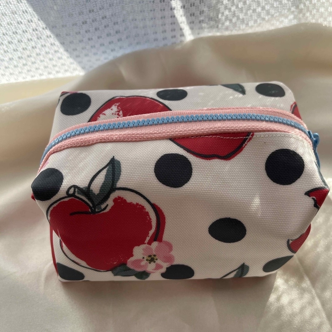 Cath Kidston(キャスキッドソン)のキャスキッドソンハンドメイドboxポーチ レディースのファッション小物(ポーチ)の商品写真