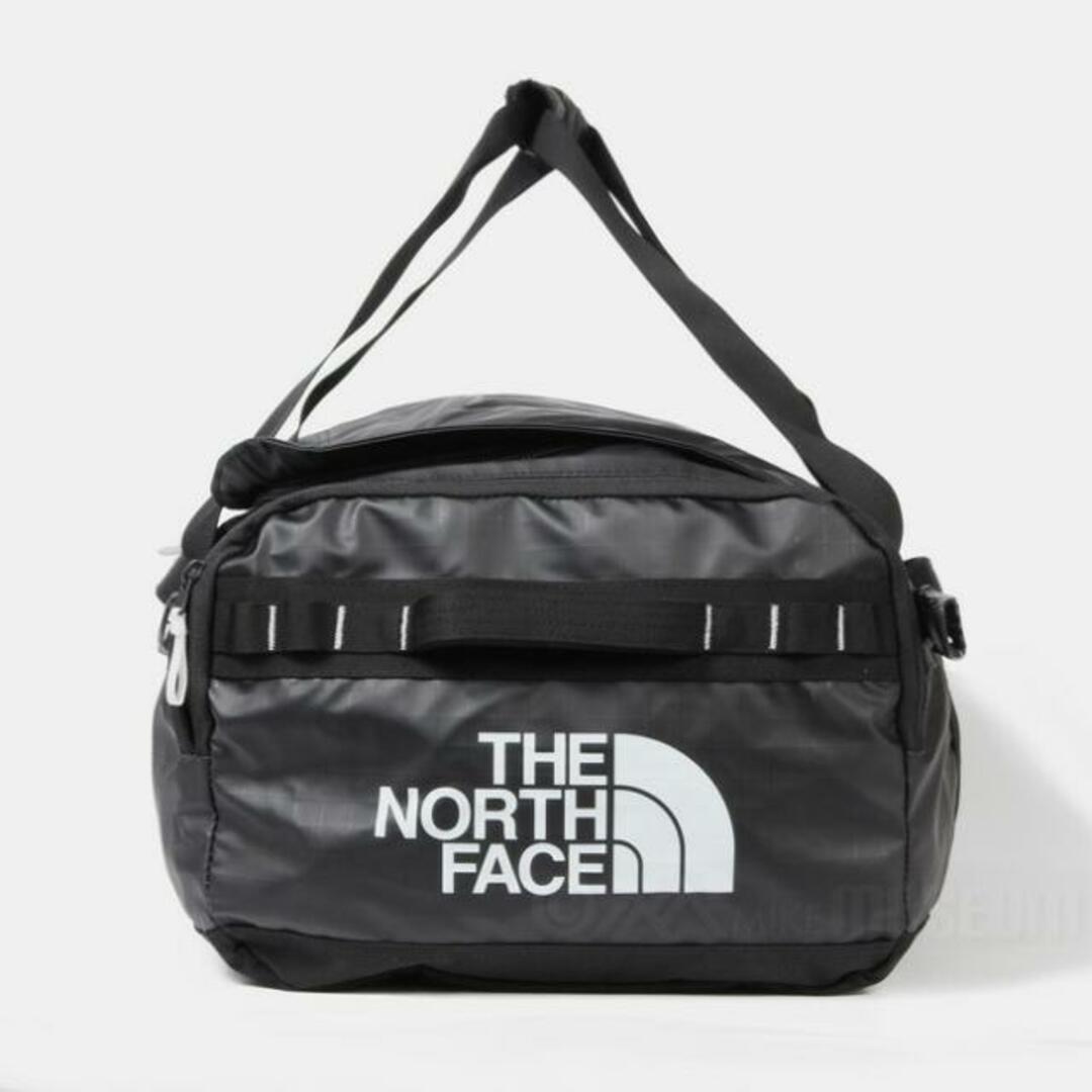 THE NORTH FACE(ザノースフェイス)の【新品未使用】 THE NORTH FACE ノースフェイス メンズ バッグ ボストン リュック BASE CAMP VOYAGER DUFFEL 62L NF0A52S3 【TNF BLACK/TNF WHITE】 メンズのバッグ(ボストンバッグ)の商品写真