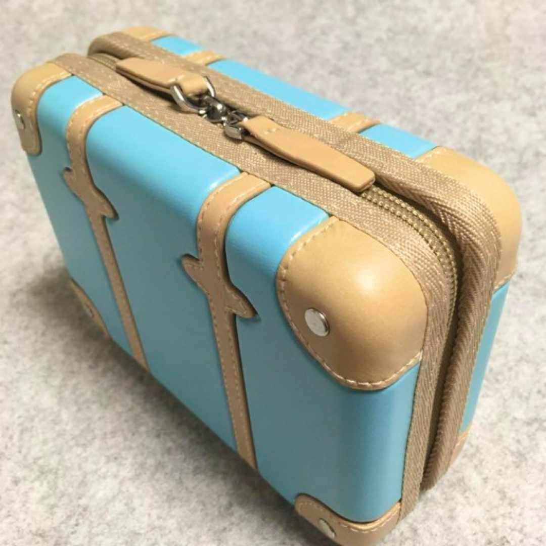 GLOBE-TROTTER(グローブトロッター)のANAファーストクラス グローブトロッター　ポーチ　アメニティ　コラボ　水色 レディースのファッション小物(ポーチ)の商品写真