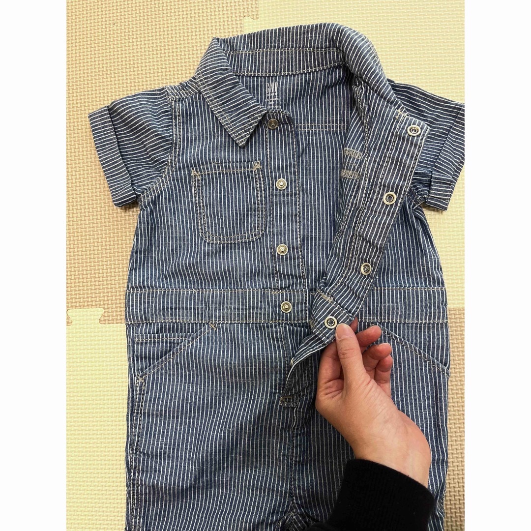 babyGAP(ベビーギャップ)のbabyGAP ベビーギャップ 半袖ストライプロンパース キッズ/ベビー/マタニティのベビー服(~85cm)(ロンパース)の商品写真