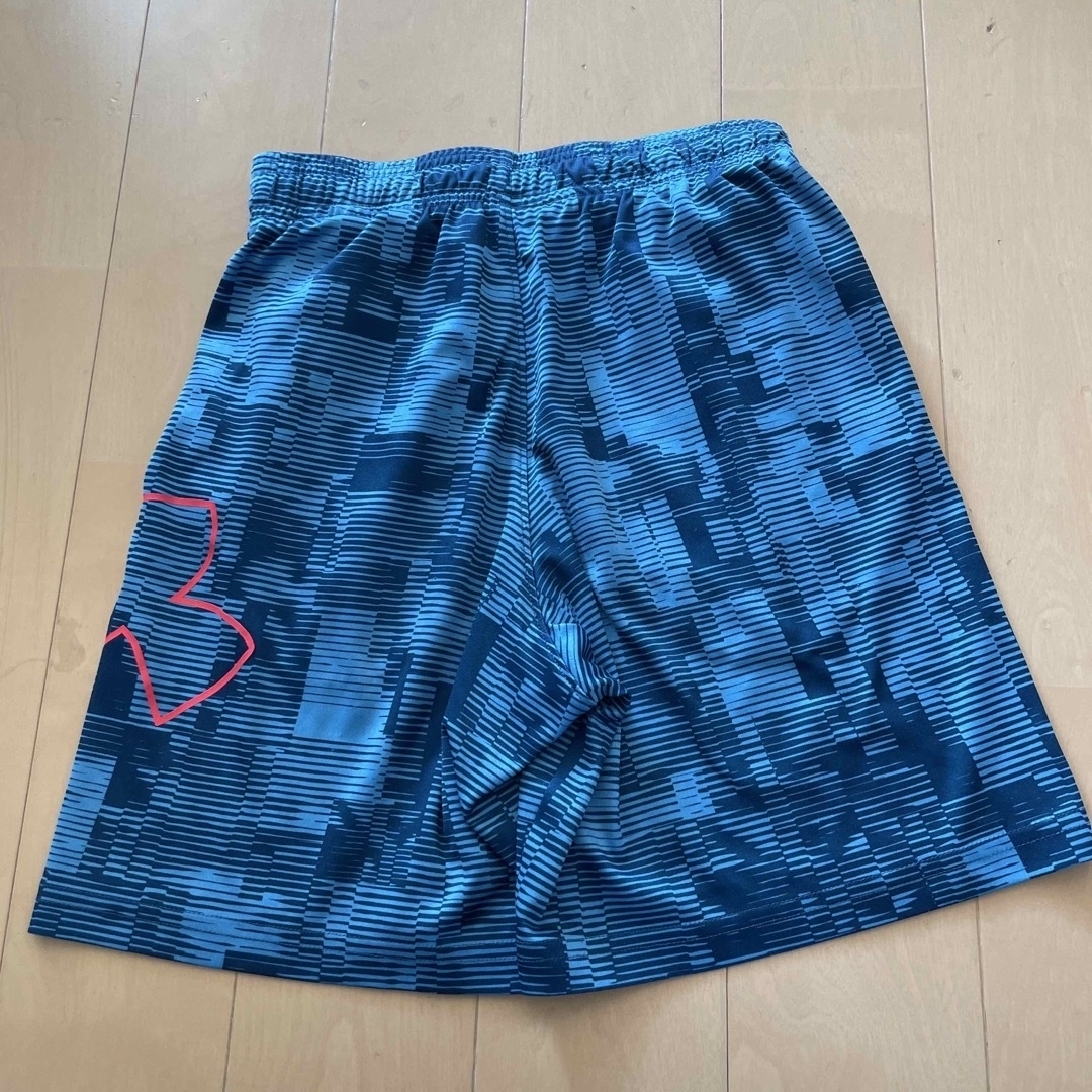 UNDER ARMOUR(アンダーアーマー)のアンダーアーマー　ジュニアハーフパンツ　130 キッズ/ベビー/マタニティのキッズ服男の子用(90cm~)(パンツ/スパッツ)の商品写真