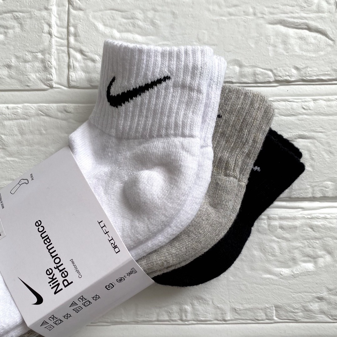 NIKE(ナイキ)のNIKE ナイキ パフォーマンス クッション ソックス 3P  新品 レディースのレッグウェア(ソックス)の商品写真