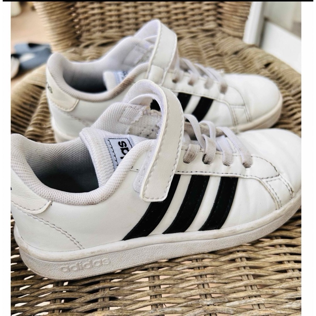 adidas(アディダス)のadidas アディダス　スニーカー　19㎝ キッズ/ベビー/マタニティのキッズ靴/シューズ(15cm~)(スニーカー)の商品写真