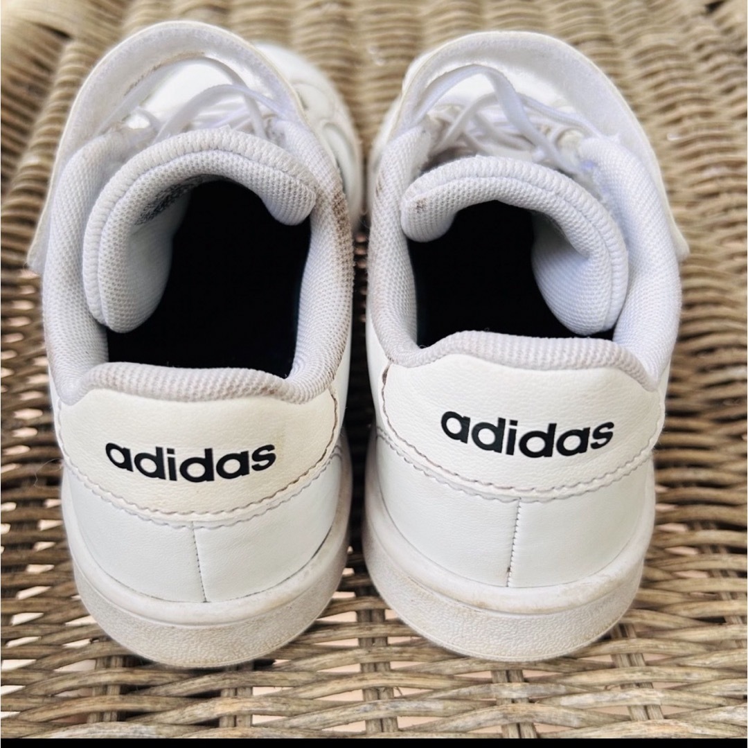 adidas(アディダス)のadidas アディダス　スニーカー　19㎝ キッズ/ベビー/マタニティのキッズ靴/シューズ(15cm~)(スニーカー)の商品写真