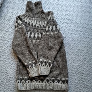 ロク(6 (ROKU))のroku　NORDIC ASYMMETRY TURTLE NECK KNIT(ニット/セーター)