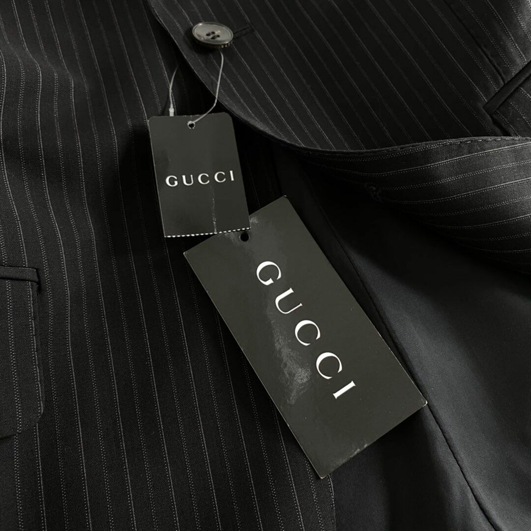 Gucci(グッチ)の55b13 《未使用》 タグ付 GUCCI グッチ 2Bストライプテーラードジャケット スーツ 46 ブラック ブレザー ビジネス フォーマル スイス製 メンズのジャケット/アウター(テーラードジャケット)の商品写真