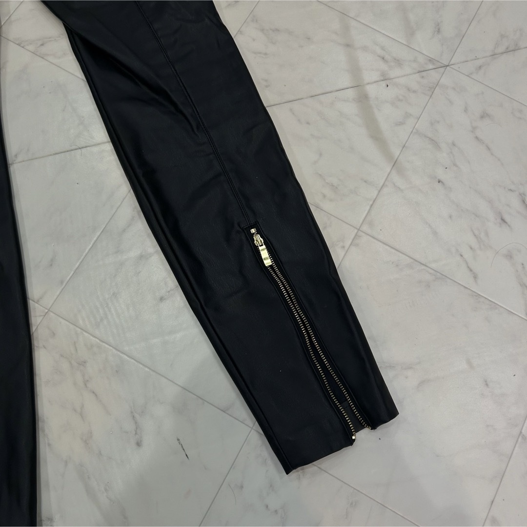 ZARA(ザラ)のZARA レザーパンツ レディースのパンツ(スキニーパンツ)の商品写真