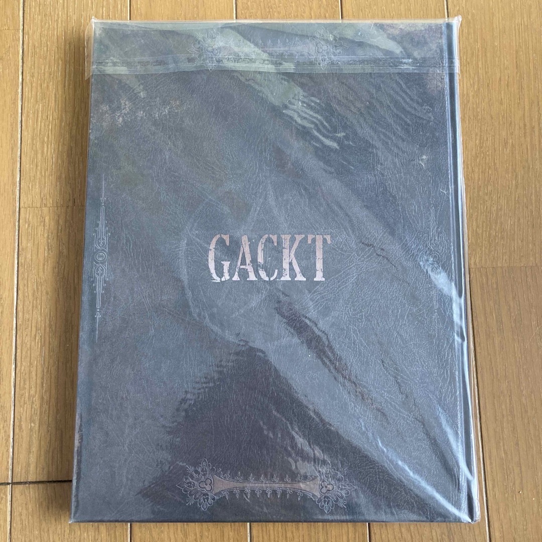 GACKT LAST VISUALIVE 完全受注生産限定　写真集 エンタメ/ホビーのタレントグッズ(ミュージシャン)の商品写真