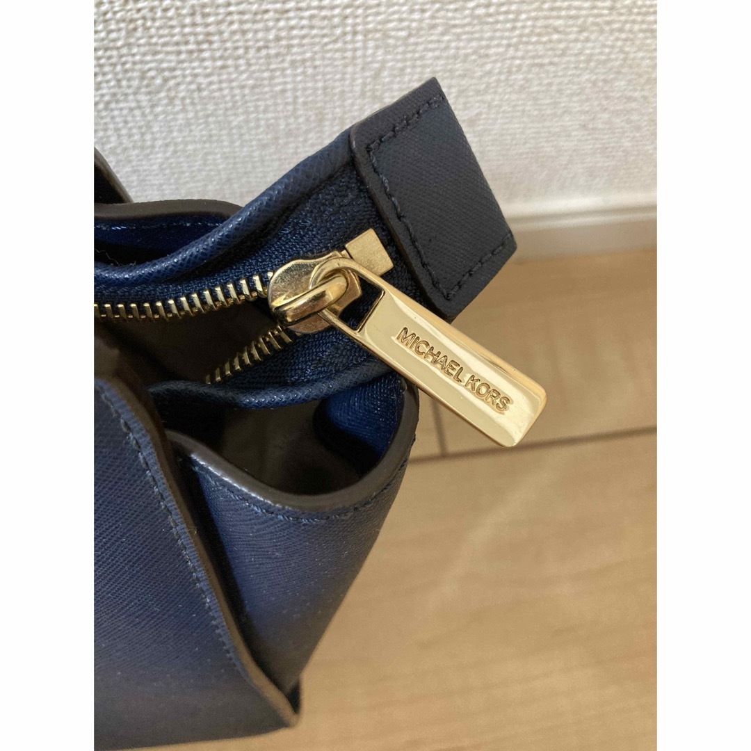 Michael Kors(マイケルコース)の【美品　値下げ】マイケルコース　ショルダーバッグ　ハンドバッグ　ネイビー レディースのバッグ(ハンドバッグ)の商品写真