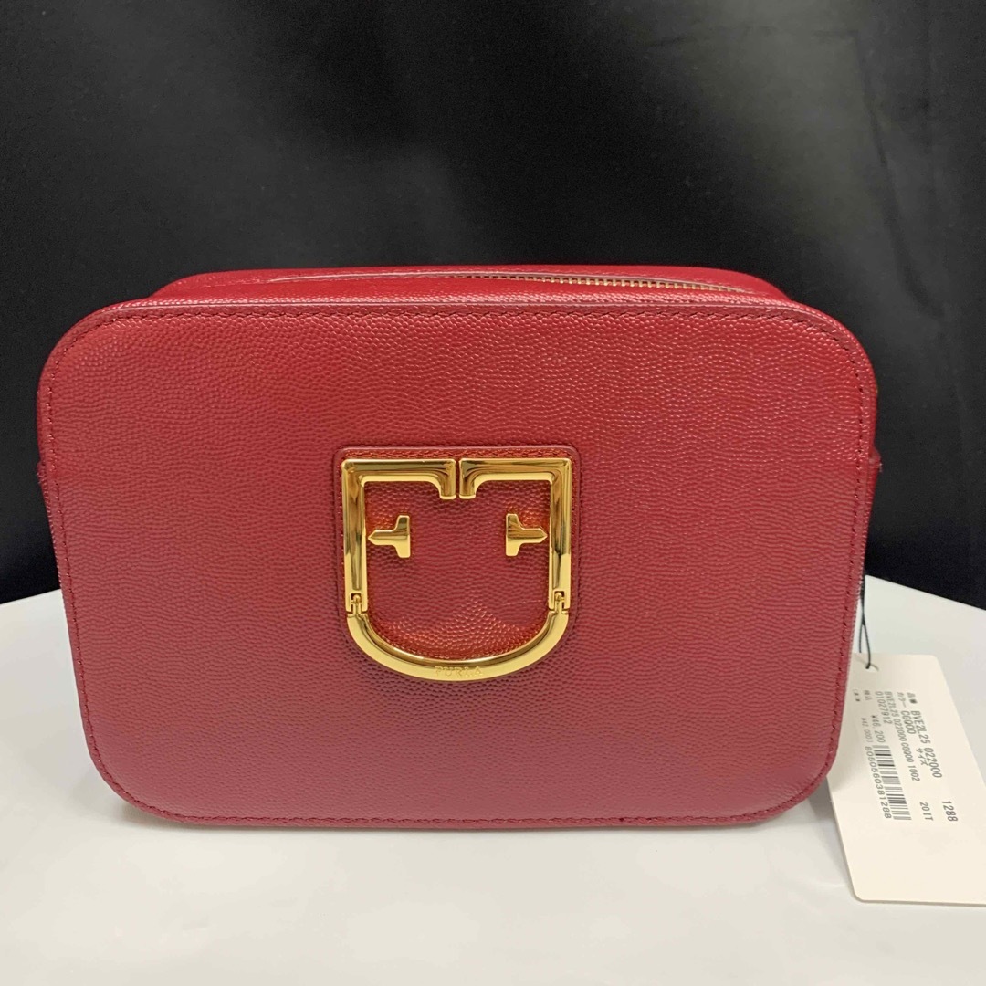 Furla(フルラ)の【FURLA】【新品未使用】タグ付き　ショルダーバッグ　ワインレッド レディースのバッグ(ショルダーバッグ)の商品写真