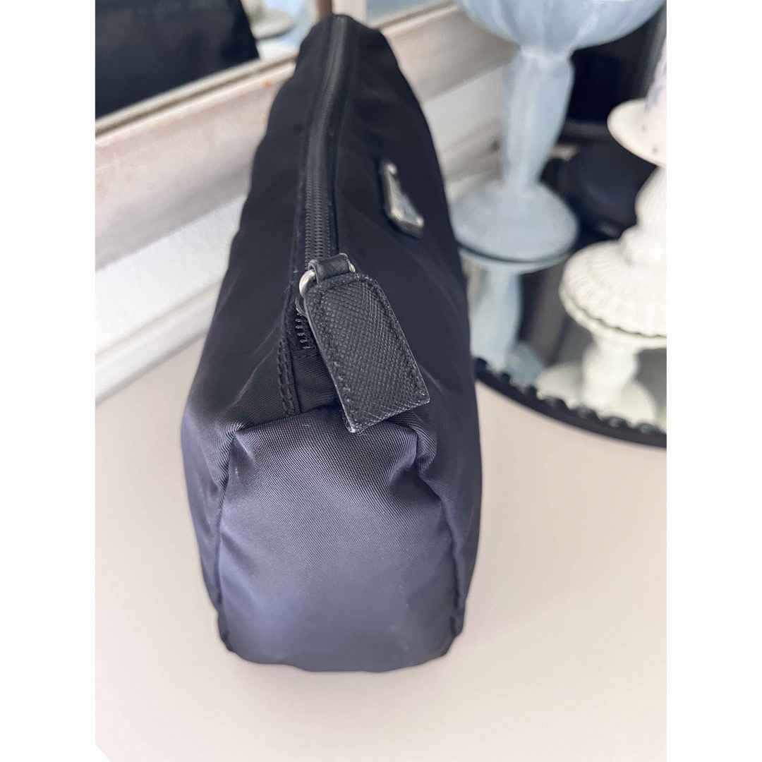 プラダ ナイロン ポーチ 美品 黒 三角 ロゴ 化粧ポーチ プラダ ナイロン ポーチ 美品 黒 三角 ロゴ 化粧ポーチ