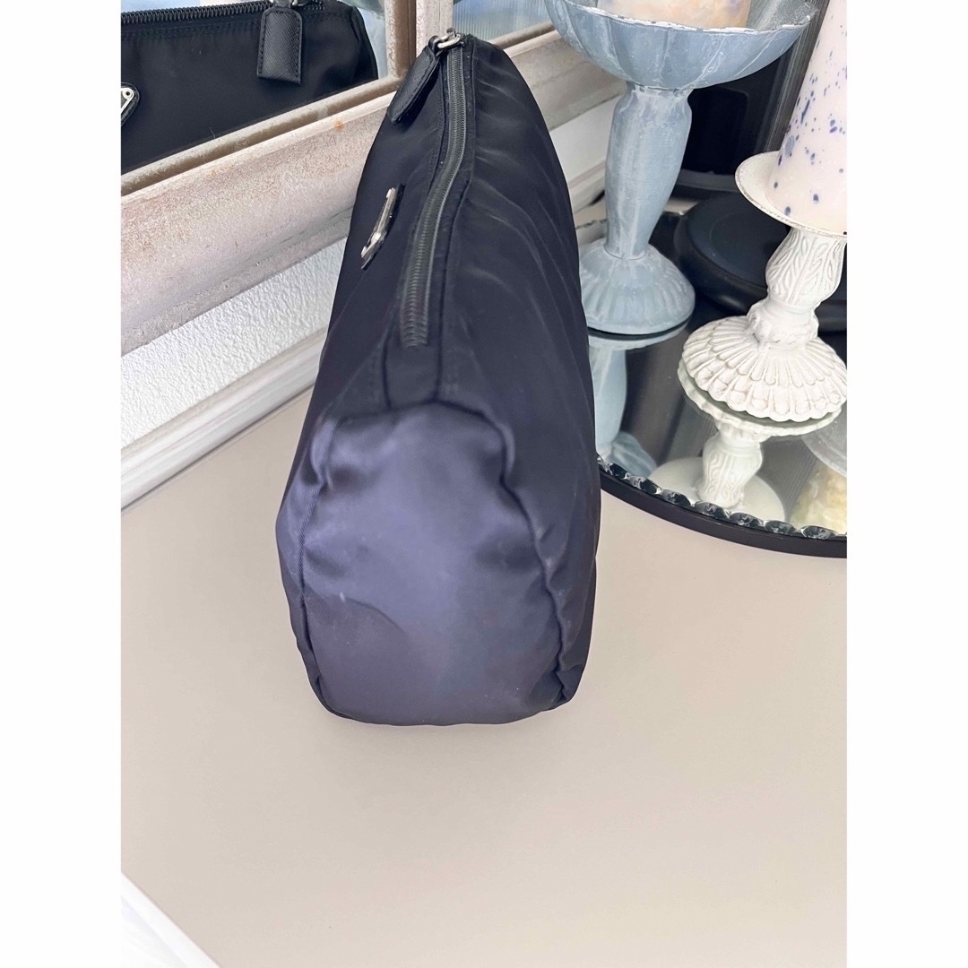 プラダ ナイロン ポーチ 美品 黒 三角 ロゴ 化粧ポーチ プラダ ナイロン ポーチ 美品 黒 三角 ロゴ 化粧ポーチ