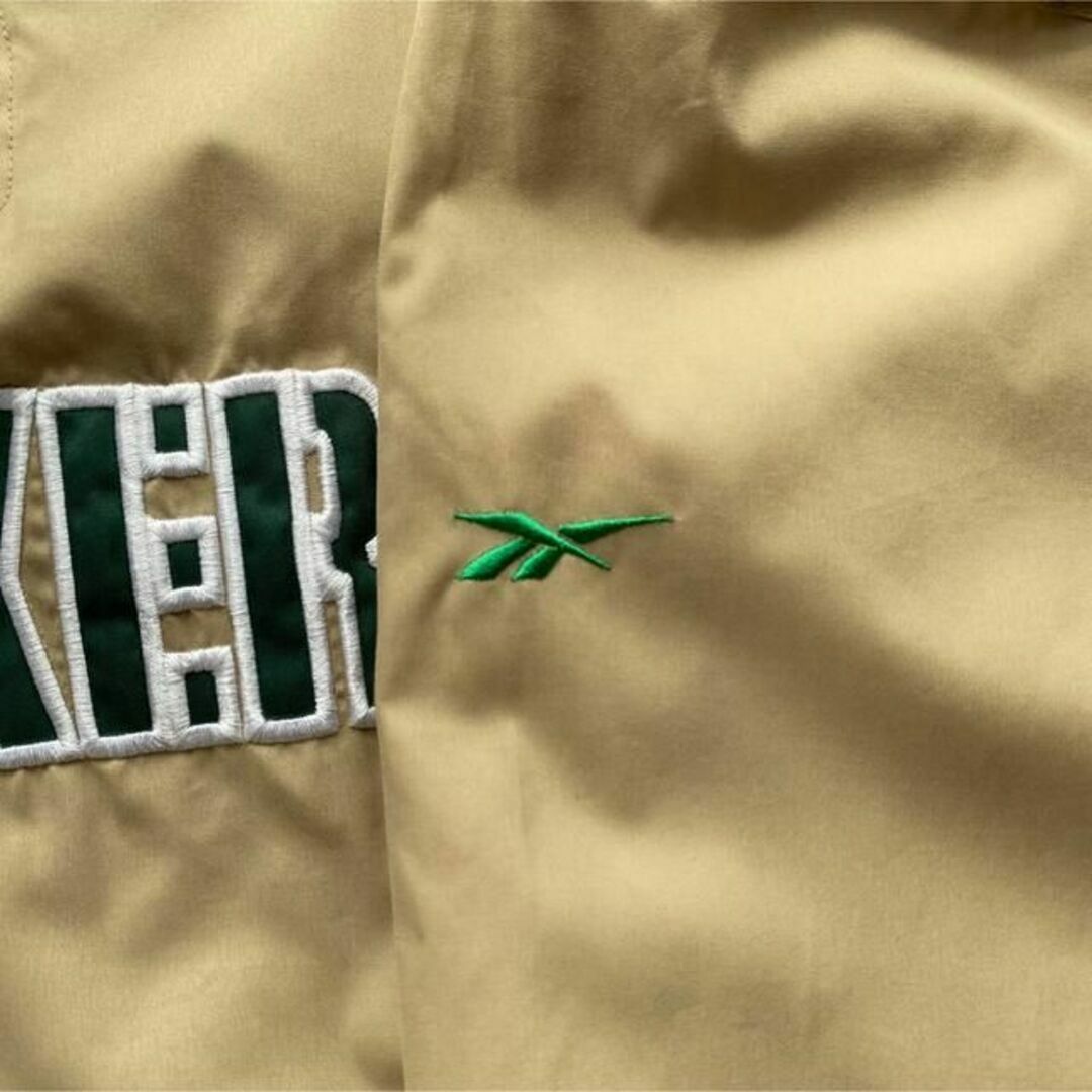 Reebok(リーボック)のグリーンベイ　パッカーズ　ナイロンプルオーバーGreen Bay Packers メンズのジャケット/アウター(ナイロンジャケット)の商品写真