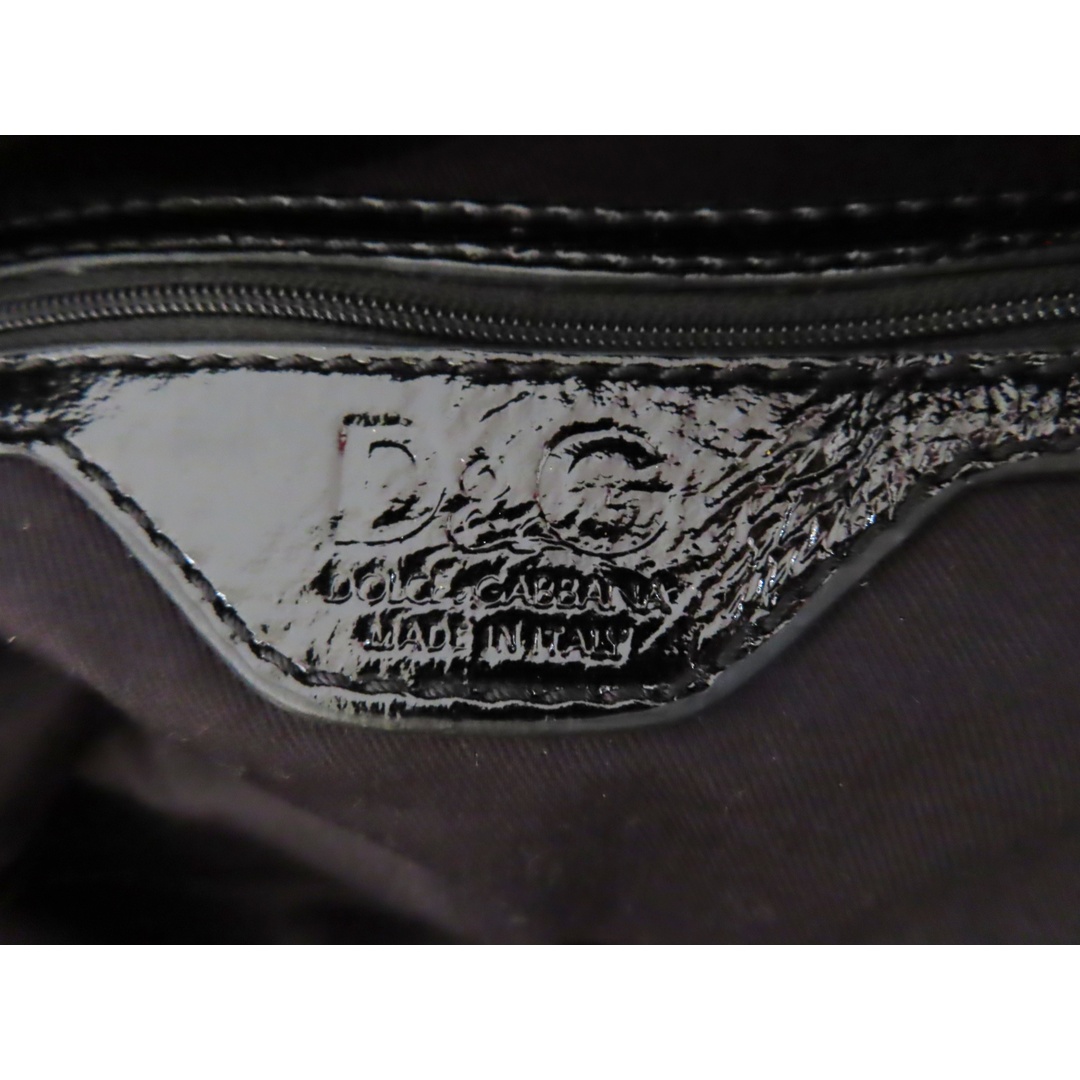 DOLCE&GABBANA(ドルチェアンドガッバーナ)のM02 DOLCE&GABBANA ドルチェ＆ガッバーナ チャーム付き エナメル 2WAY ハンドバッグ チェーンショルダーバッグ ブラック レディースのバッグ(ハンドバッグ)の商品写真
