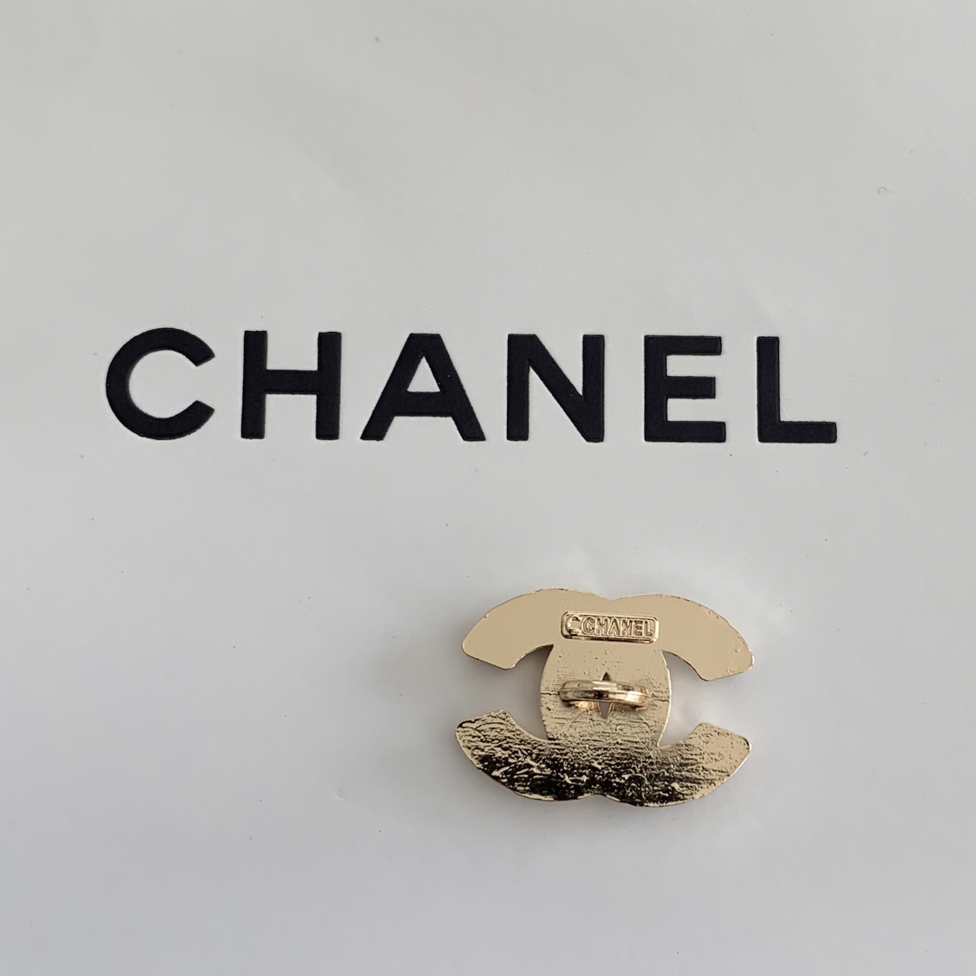 CHANEL(シャネル)のシャネル　ボタン ハンドメイドの素材/材料(各種パーツ)の商品写真