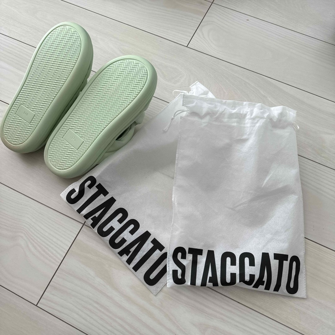 STACCATO(スタッカート)のスタッカート STACCATO パファーライトクロスサンダル レディースの靴/シューズ(サンダル)の商品写真