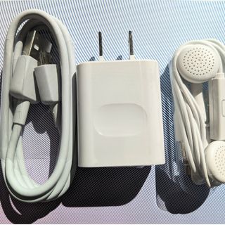 ファーウェイ(HUAWEI)の新品未使用　ファーウェイ充電器、イヤホン(バッテリー/充電器)