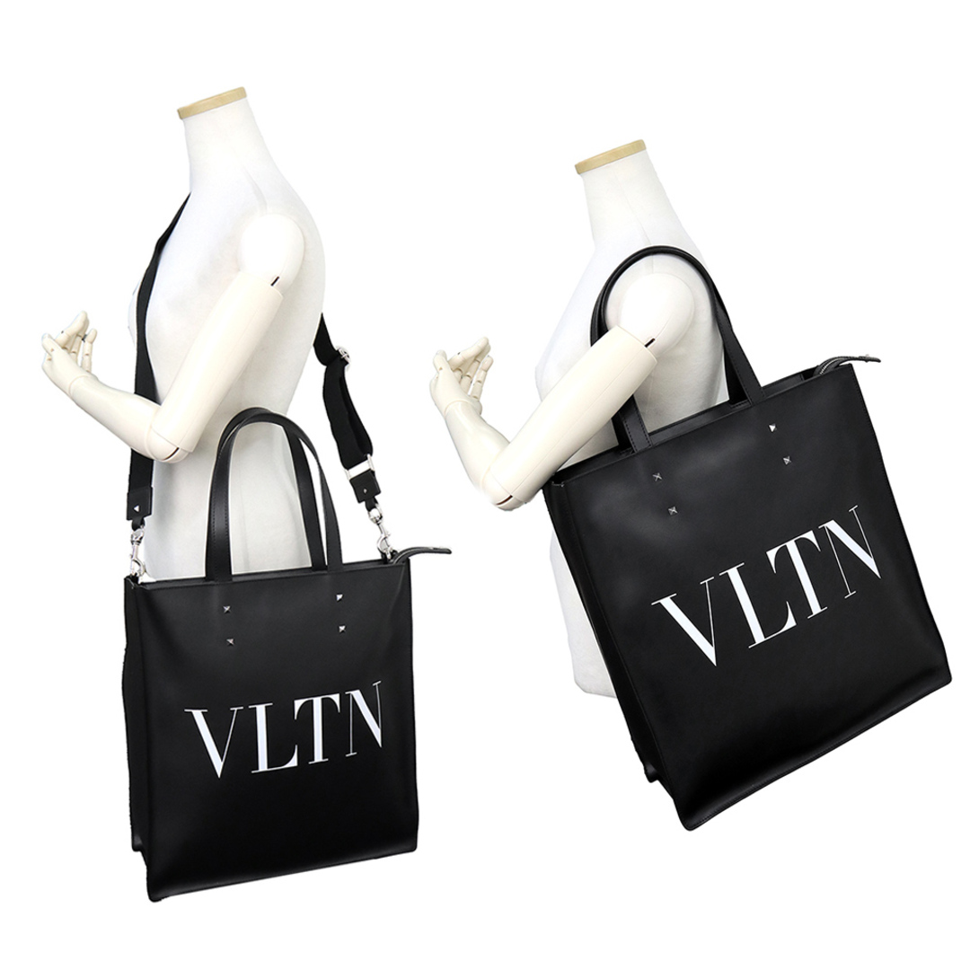 valentino garavani(ヴァレンティノガラヴァーニ)のヴァレンティノ ガラヴァーニ VLTN 2way ショルダー トートバッグ 斜め掛け カーフスキン レザー ブラック 黒 シルバー金具 1Y2B0731WJW ポーチ付 Valentino Garavani（新品・未使用品） メンズのバッグ(トートバッグ)の商品写真