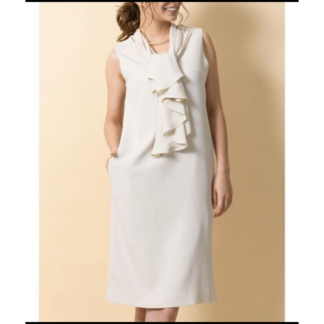 TONAL(トーナル)のTONAL ホワイトベージュ ワンピース 4way ケープドレス　フォールドレス レディースのフォーマル/ドレス(ミディアムドレス)の商品写真