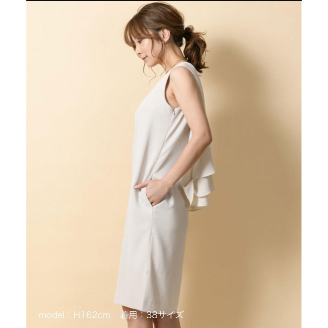 TONAL(トーナル)のTONAL ホワイトベージュ ワンピース 4way ケープドレス　フォールドレス レディースのフォーマル/ドレス(ミディアムドレス)の商品写真