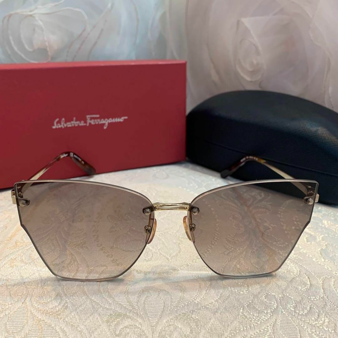 Salvatore Ferragamo(サルヴァトーレフェラガモ)の☆未使用品☆Salvatore Ferragamo サングラス SF223S レディースのファッション小物(サングラス/メガネ)の商品写真