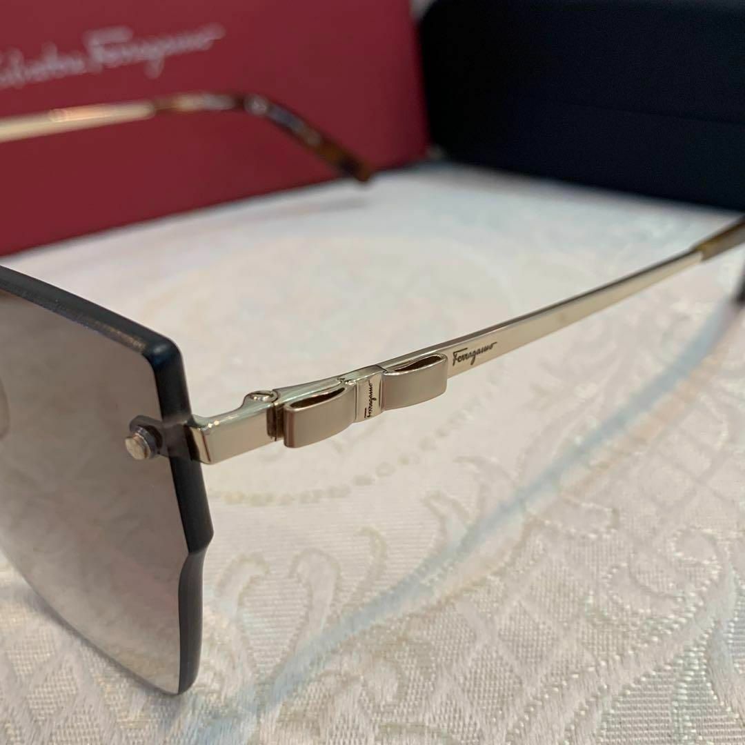 Salvatore Ferragamo(サルヴァトーレフェラガモ)の☆未使用品☆Salvatore Ferragamo サングラス SF223S レディースのファッション小物(サングラス/メガネ)の商品写真