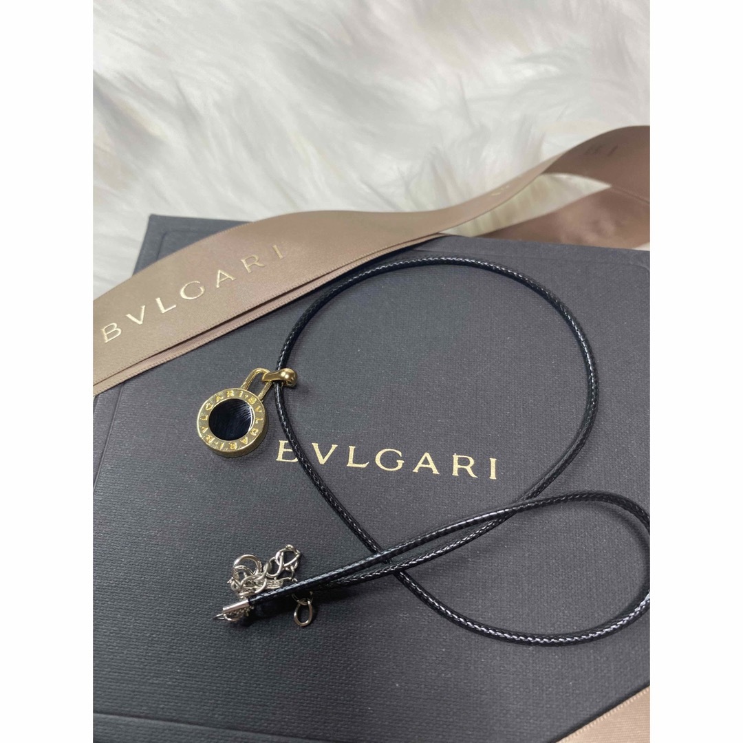 BVLGARI(ブルガリ)の【正規新品】BVLGARI チャーム ペンダント ネックレス +革紐 チェーン メンズのアクセサリー(ネックレス)の商品写真