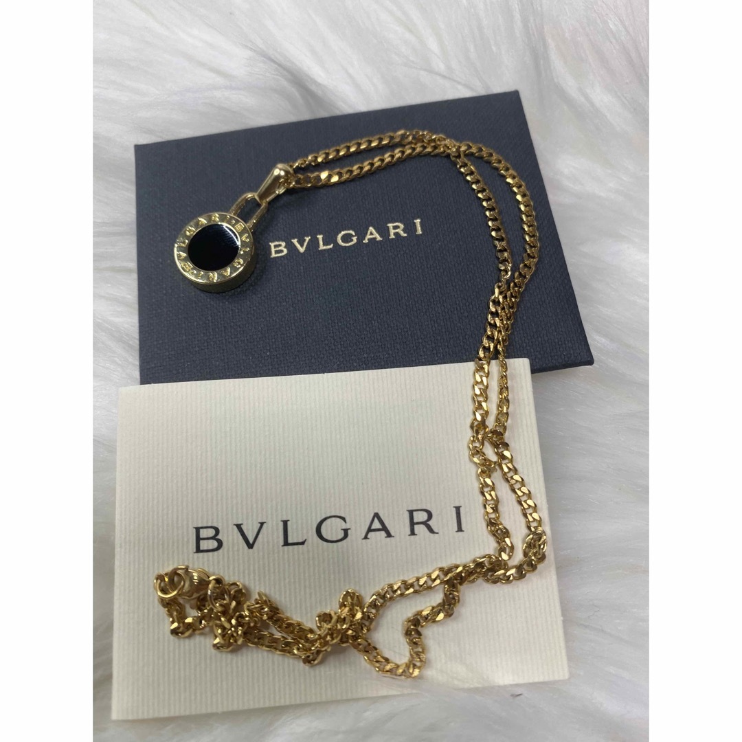 BVLGARI(ブルガリ)の【正規新品】BVLGARI チャーム ペンダント ネックレス +革紐 チェーン メンズのアクセサリー(ネックレス)の商品写真