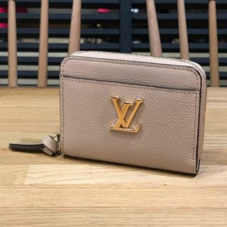 ルイヴィトン(LOUIS VUITTON)の新品同様 ルイヴィトン 現行 ロックミー ジッピーコインパース グレージュ(コインケース)