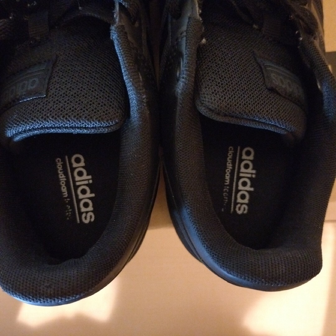 adidas(アディダス)のアディダス スニーカー 黒 23cm レディースの靴/シューズ(スニーカー)の商品写真