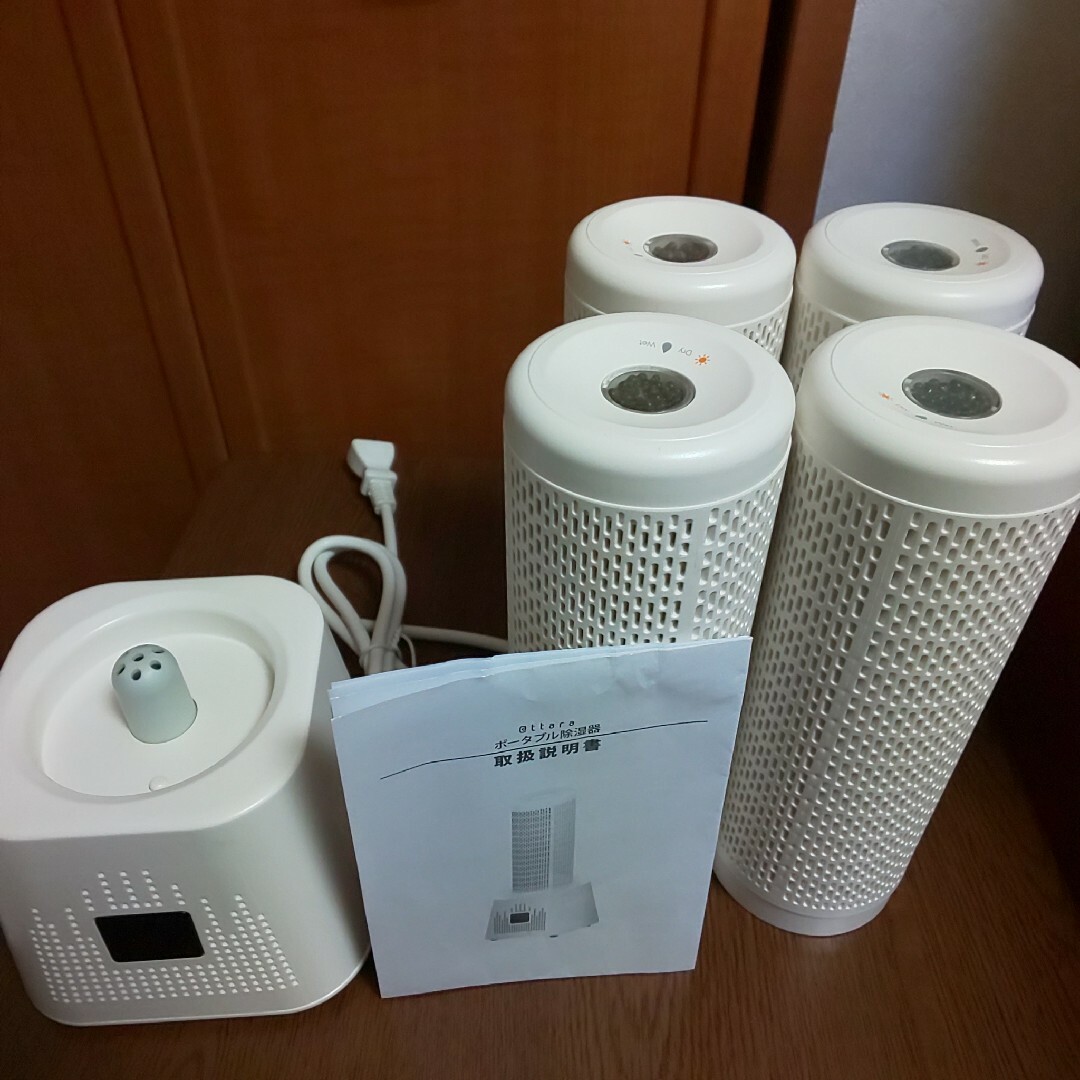 コンパクト除湿機 充電式除湿機 4本セット スマホ/家電/カメラの生活家電(加湿器/除湿機)の商品写真