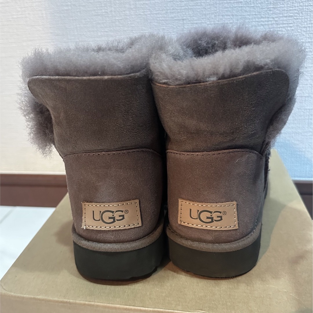 UGG - 【美品】UGG アグ ムートンブーツ グレー 22センチ専用箱付きの