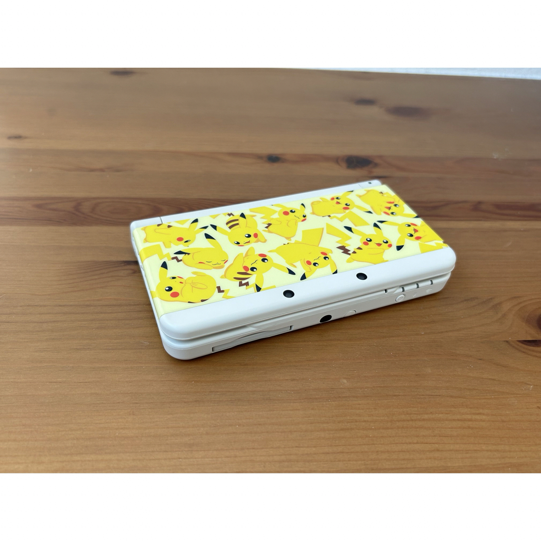 ニンテンドー3DS(ニンテンドー3DS)のNintendo New 3DS ホワイト　ポケモンカバー付き エンタメ/ホビーのゲームソフト/ゲーム機本体(携帯用ゲーム機本体)の商品写真