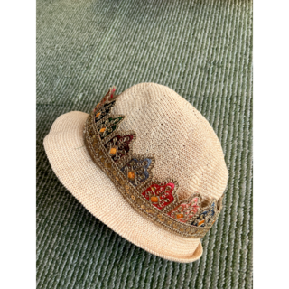 ハンドメイド　ハット　インドのチロリアンテープ 使用　金糸　光沢　ゴータ刺繍(帽子)