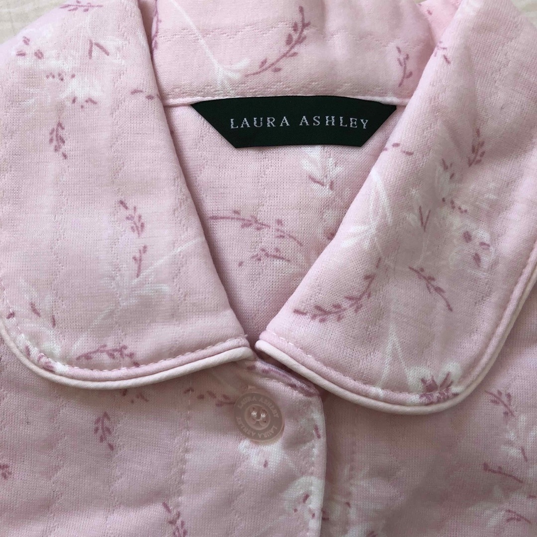 LAURA ASHLEY(ローラアシュレイ)のローラアシュレイ　キルトパジャマ レディースのルームウェア/パジャマ(パジャマ)の商品写真