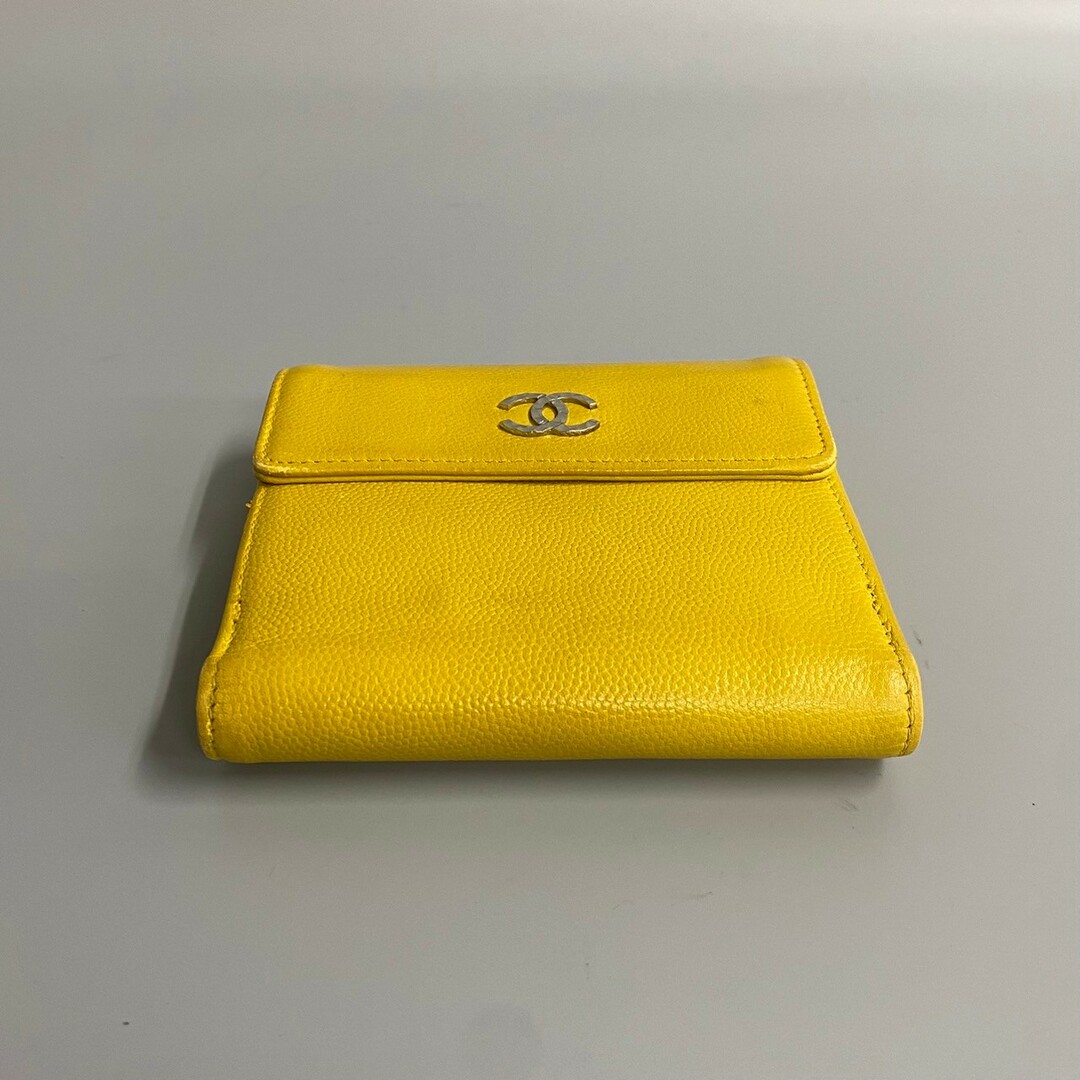 CHANEL(シャネル)の美品 シール有 14番台 CHANEL シャネル キャビアスキン レザー 本革 Wホック 二つ折り 財布 ミニ コンパクト ウォレット イエロー 44010 レディースのファッション小物(財布)の商品写真