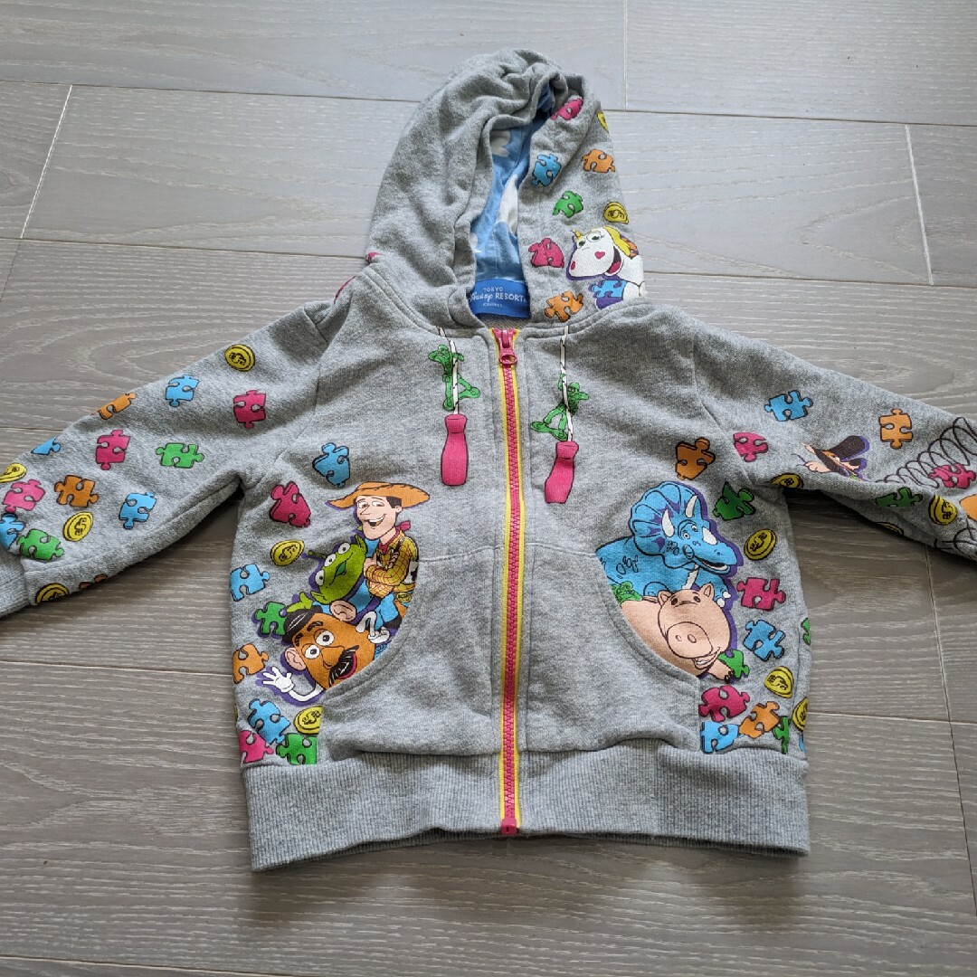 Disney(ディズニー)の☆DisneyRESORT☆トイ・ストーリー限定パーカー キッズ/ベビー/マタニティのキッズ服男の子用(90cm~)(ジャケット/上着)の商品写真