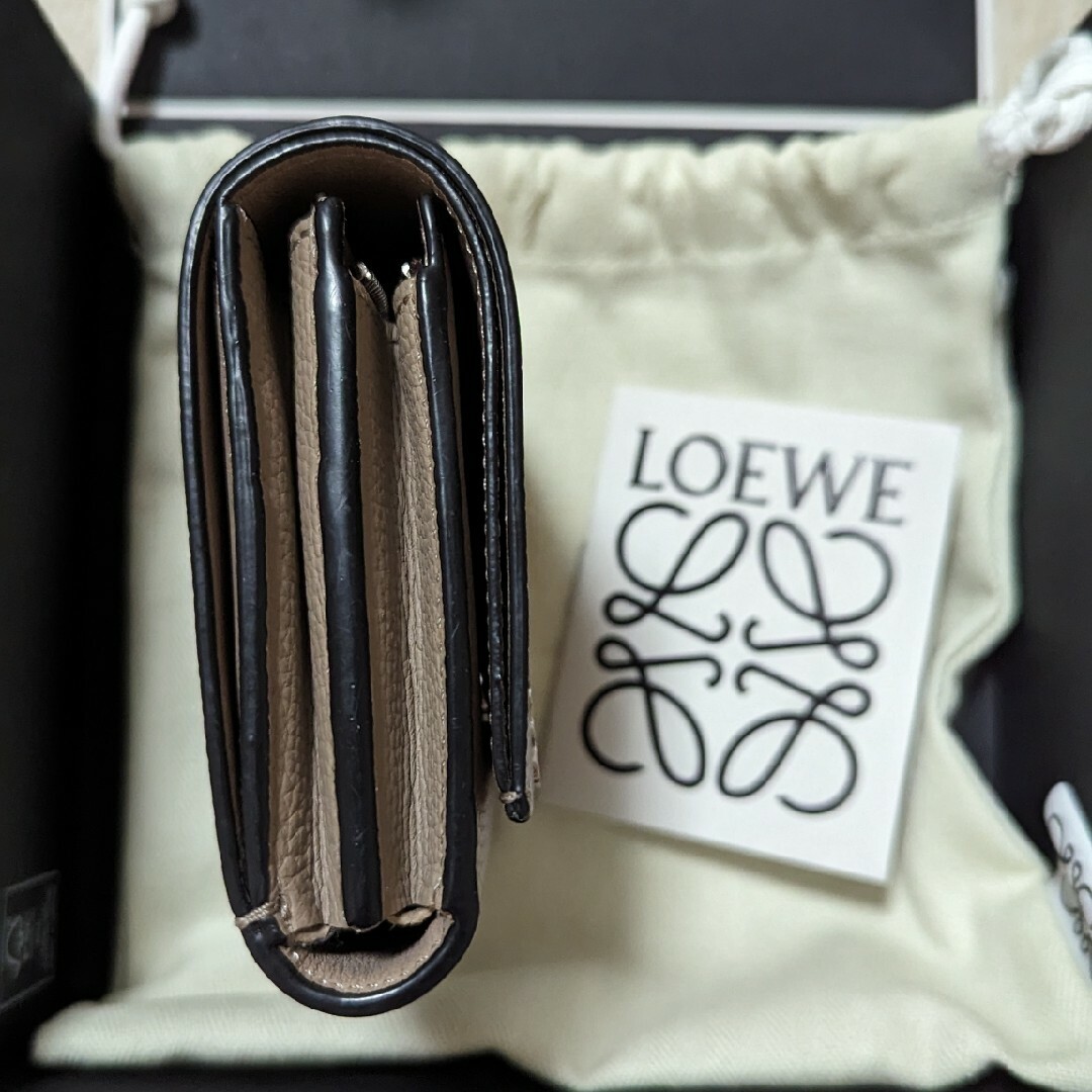 LOEWE(ロエベ)のLOEWE アナグラムコンパクトフラップウォレット レディースのファッション小物(財布)の商品写真