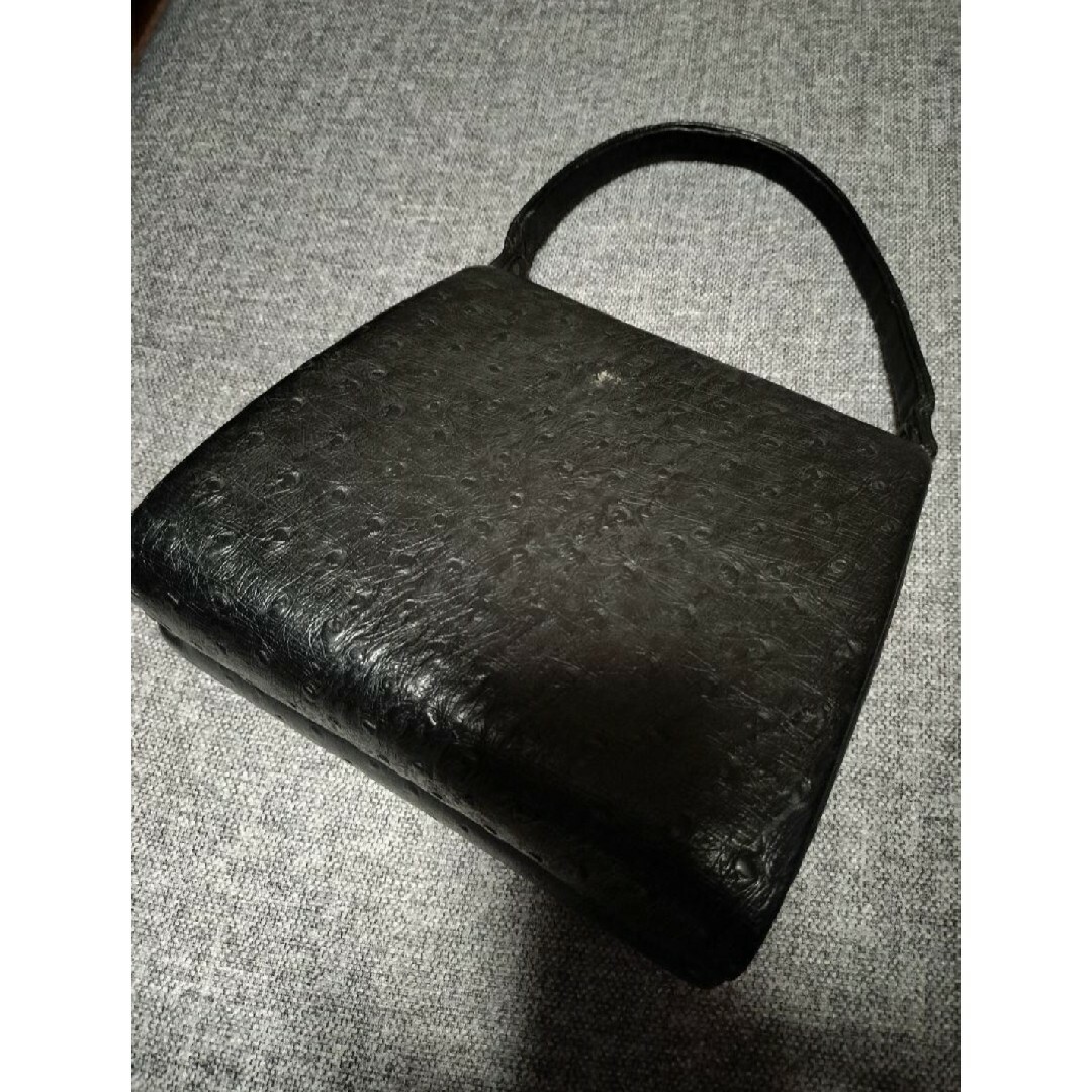 【本革オーストリッチ】 ハンドバッグ ブラック レディースのバッグ(ハンドバッグ)の商品写真