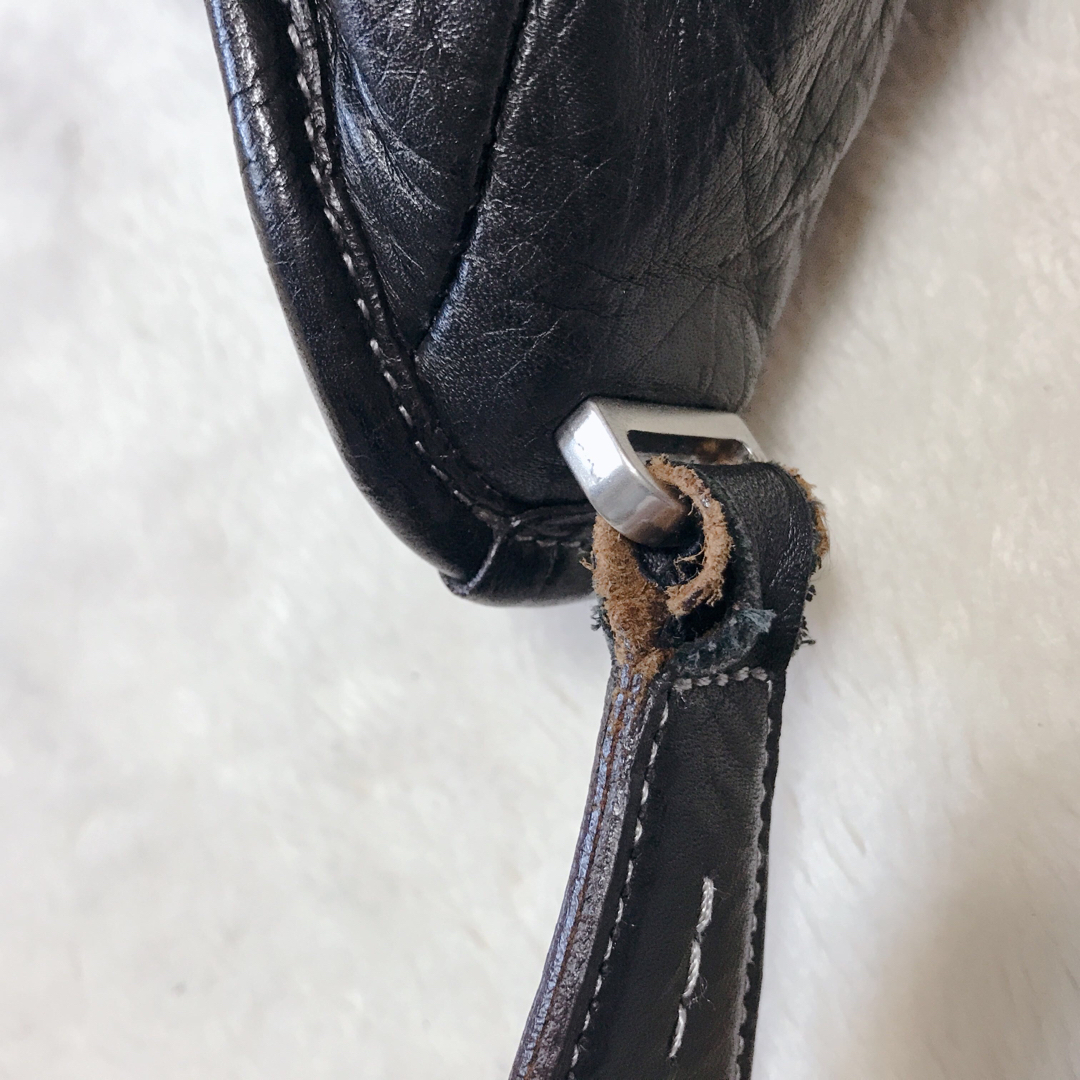 aniary(アニアリ)の美品 aniary ショルダーバッグ ハーフムーン 三日月 型押し 黒 レザー レディースのバッグ(ショルダーバッグ)の商品写真