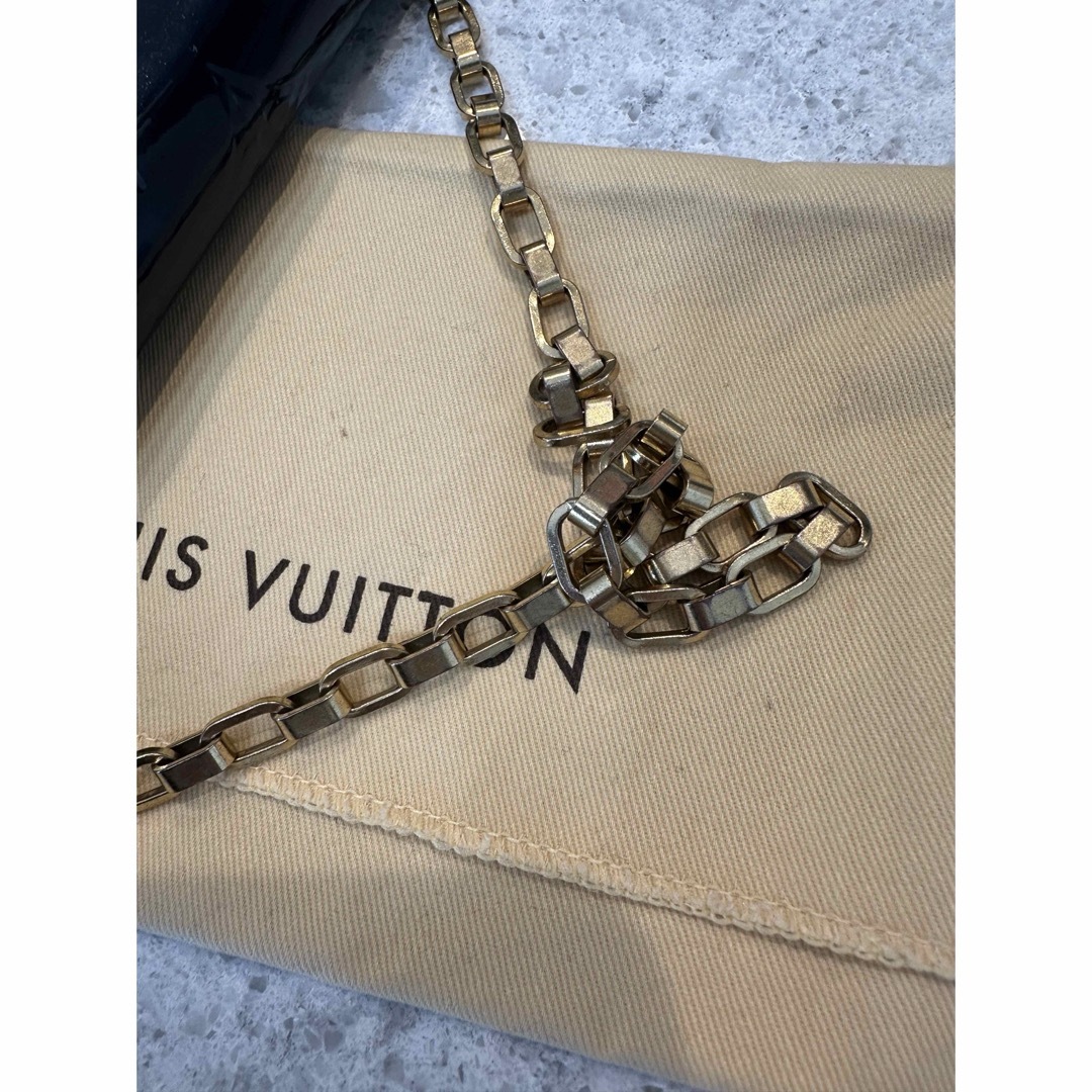 LOUIS VUITTON(ルイヴィトン)のポルトフォイユサラ　チェーンウォレット ヴェルニ 長財布　ルイヴィトン レディースのファッション小物(財布)の商品写真