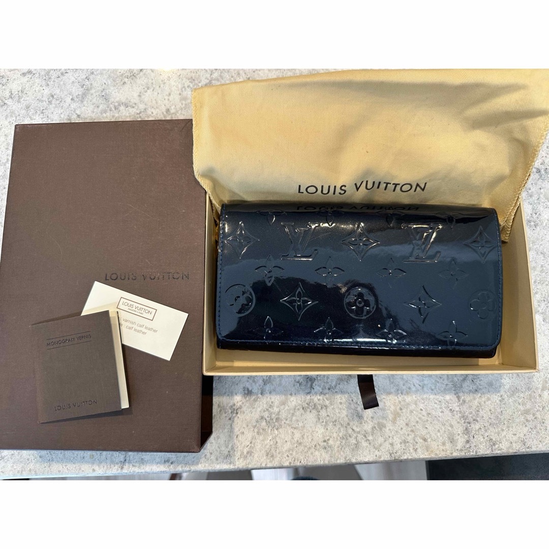 LOUIS VUITTON(ルイヴィトン)のポルトフォイユサラ　チェーンウォレット ヴェルニ 長財布　ルイヴィトン レディースのファッション小物(財布)の商品写真