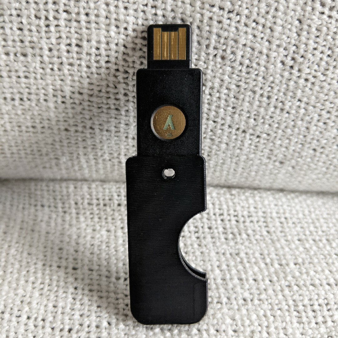 Ｙｕｂｉｃｏ　ＹｕｂｉＫｅｙ　５／５Ｃ　ＮＦＣ用　フリップケース（黒） スマホ/家電/カメラのPC/タブレット(PC周辺機器)の商品写真