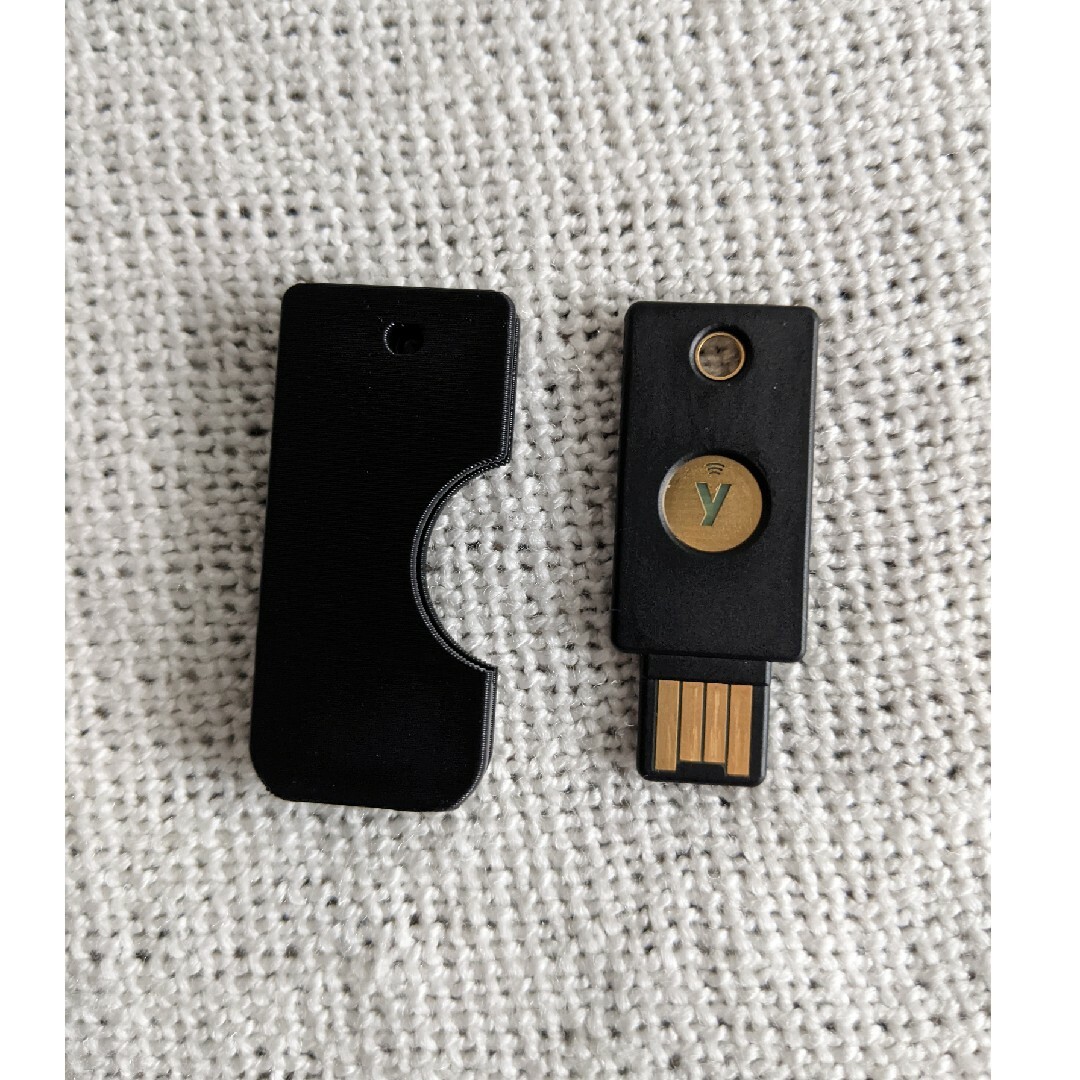 Ｙｕｂｉｃｏ　ＹｕｂｉＫｅｙ　５／５Ｃ　ＮＦＣ用　フリップケース（黒） スマホ/家電/カメラのPC/タブレット(PC周辺機器)の商品写真